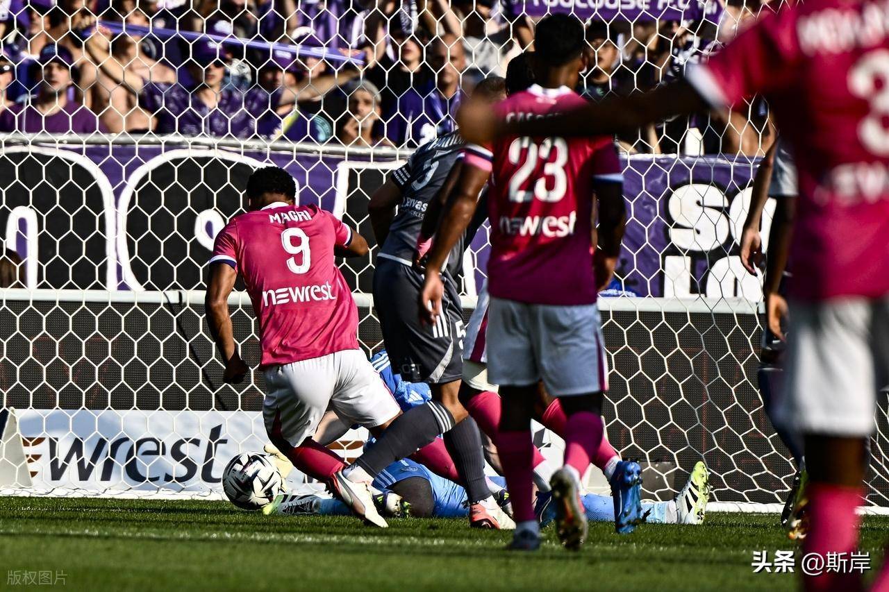 包含法甲今晚再迎强敌，巴黎圣日耳曼更衣室发声，主帅态度——媒体盛赞，训练强度明显提升的词条