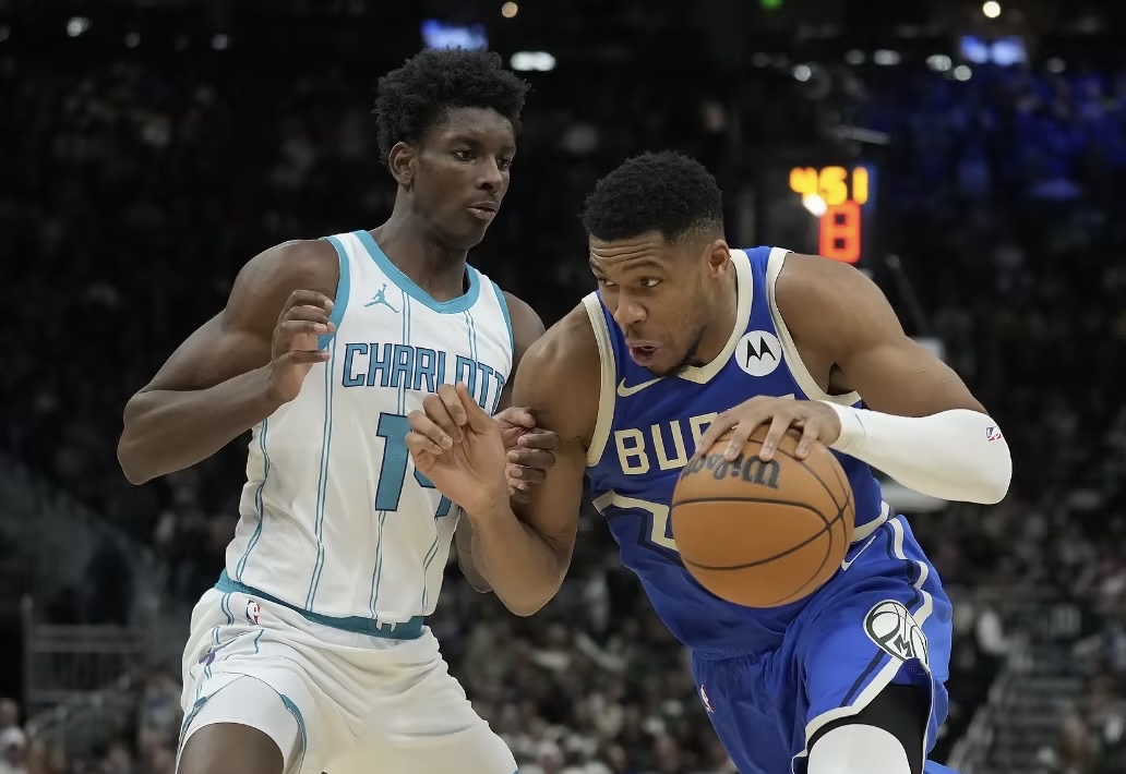 窗口期NBA季后赛焦点战,密尔沃基雄鹿远射贴柱,压力陡增,训练强度明显提升 窗口期NBA季后赛焦点战,密尔沃基雄鹿远射贴柱,压力陡增,训练强度明显提升