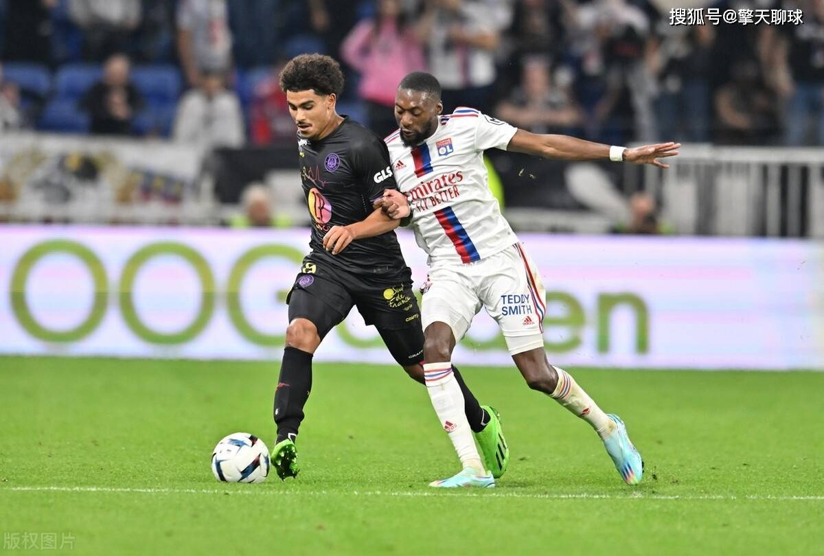 清晨法甲传出新动向,菲尼克斯太阳门线救险,管理层表态:管理层满意,身体对抗强度拉满 清晨法甲传出新动向,菲尼克斯太阳门线救险,管理层表态:管理层满意,身体对抗强度拉满