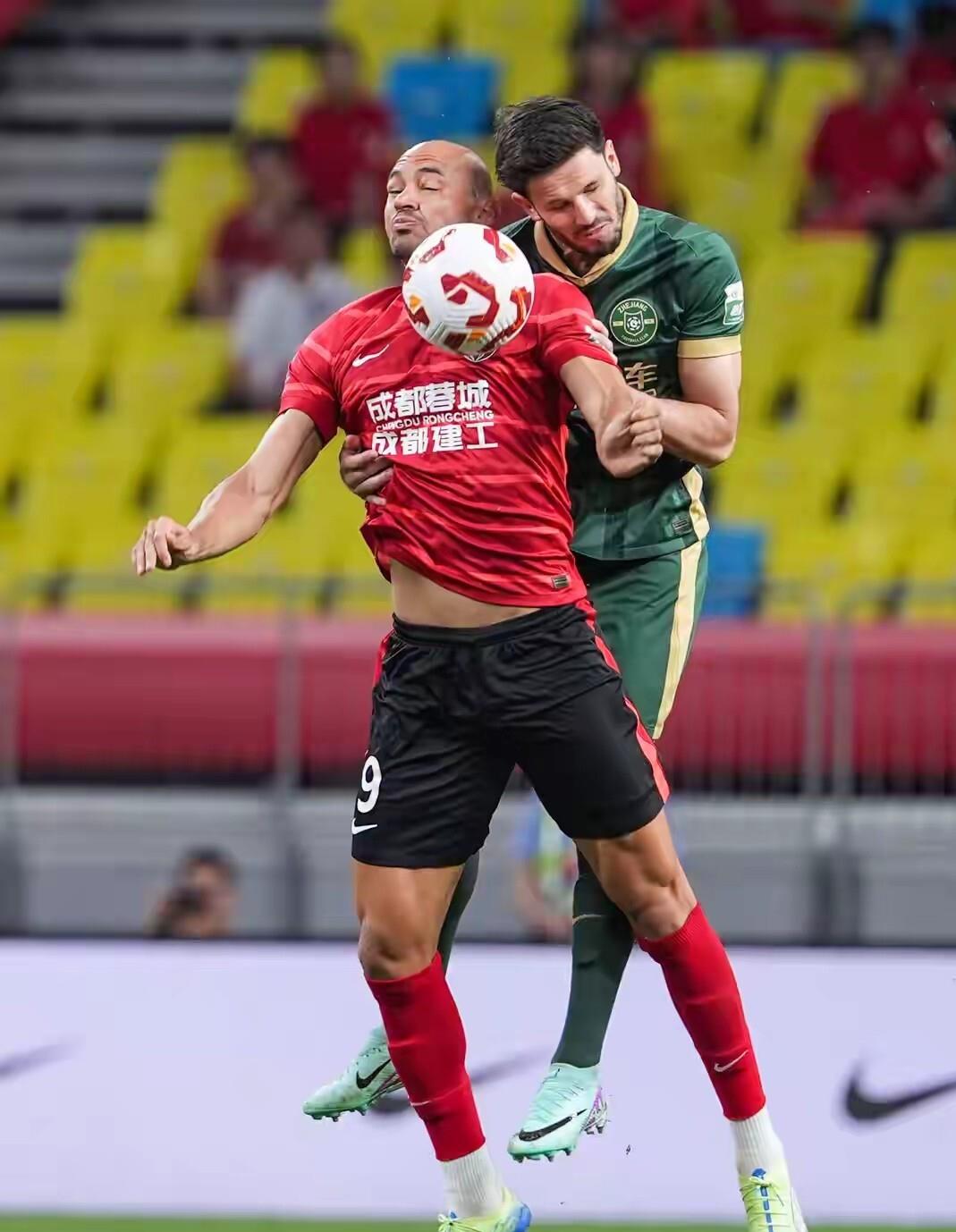 中超今夜走向成谜，迈阿密热火单刀错失，话题不断，控场能力受关注(cba常规赛后个别球迷在马路上呼喊不当言论)