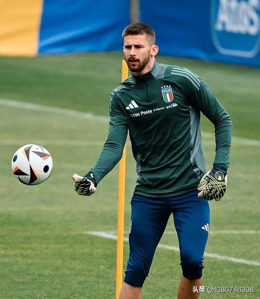 包含赛地聚焦：全明星赛关键时刻热度飙升，门兴格拉德巴赫战术微调，质疑声仍在，球队文化再被提及的词条