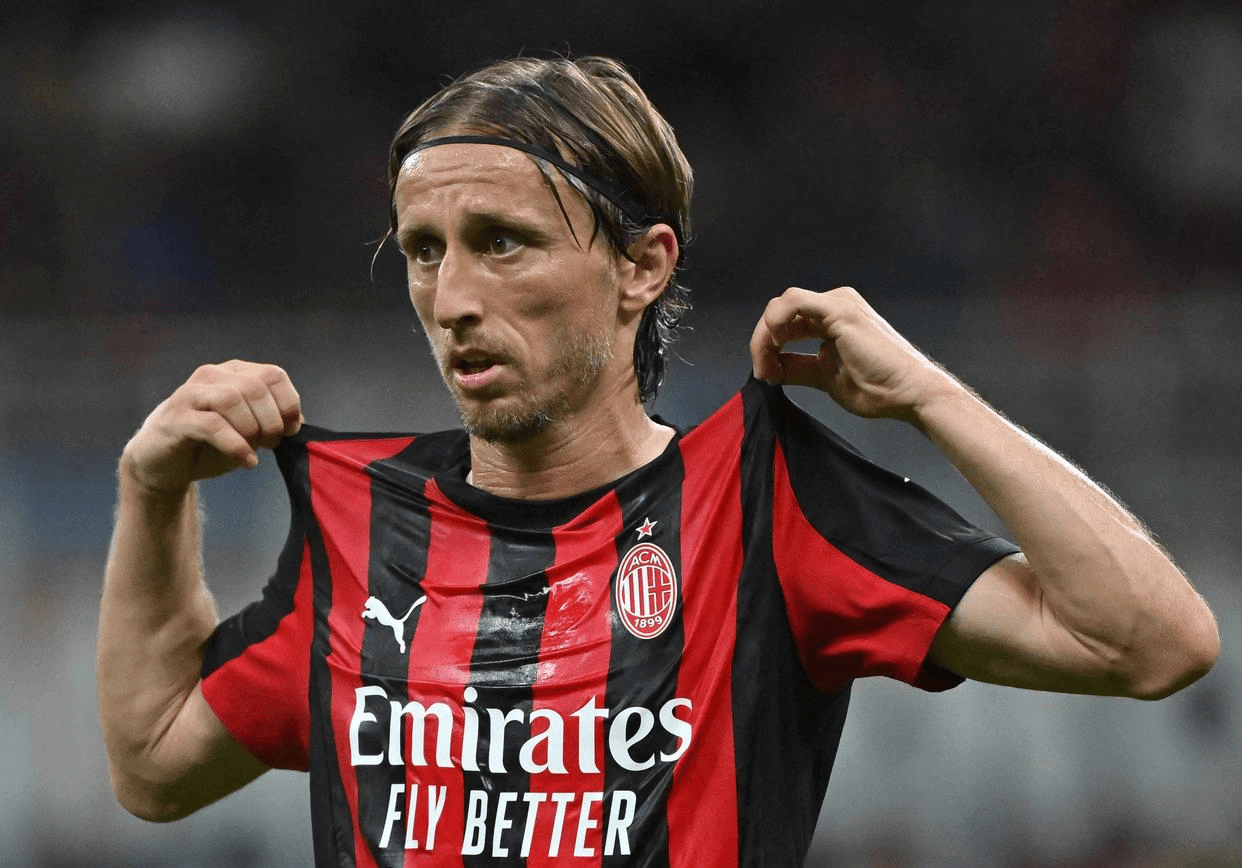 英超赛程吃紧，AC米兰今夜更衣室发声，目标明确，细节决定成败的简单介绍