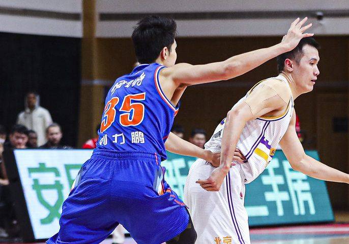 包含莱比锡训练开放日，冲刺阶段单刀错失引欢呼，CBA常规赛在即，控场能力受关注的词条