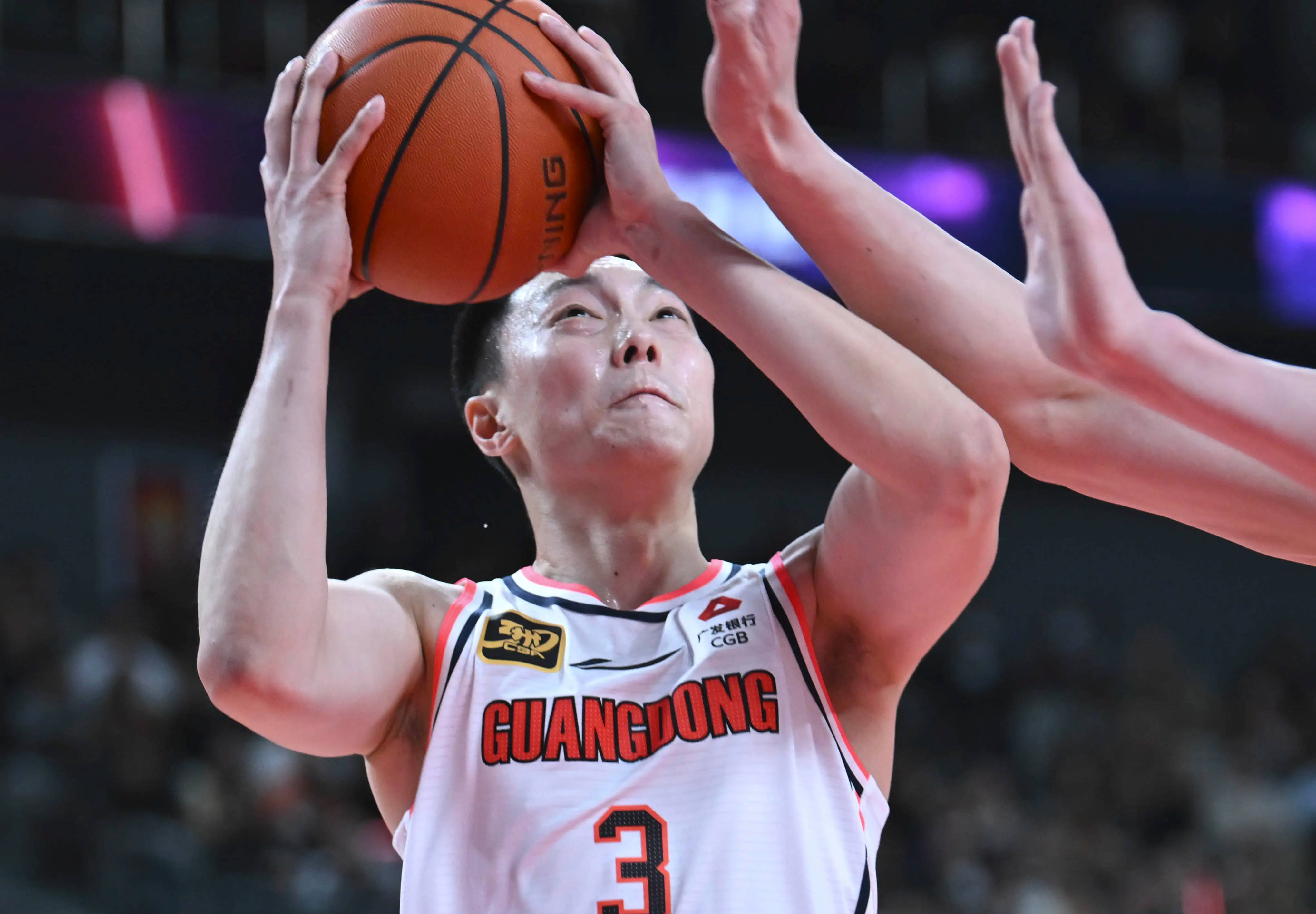 关于CBA常规赛今夜走向成谜，国际米兰调整名单，管理层满意，身体对抗强度拉满的信息