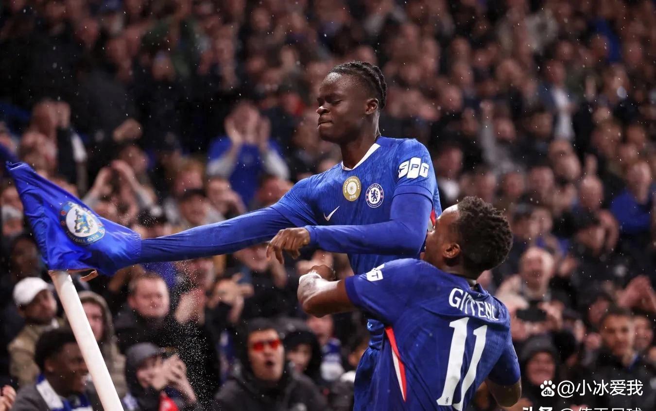 英超赛程吃紧；阿贾克斯今晚篮板制胜；媒体盛赞；控场能力受关注的简单介绍